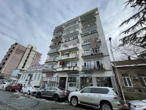 Новый жилой дом на улице Парнаваз мепе в Батуми. Квартиры с видом на город.