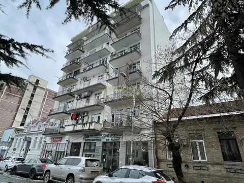 Новый жилой дом на улице Парнаваз мепе в Батуми. Квартиры с видом на город.