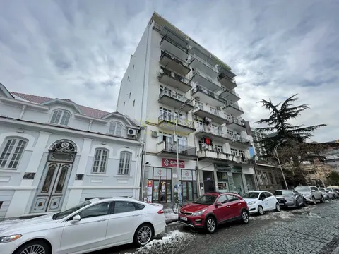 Новый жилой дом на улице Парнаваз мепе в Батуми. Квартиры с видом на город.