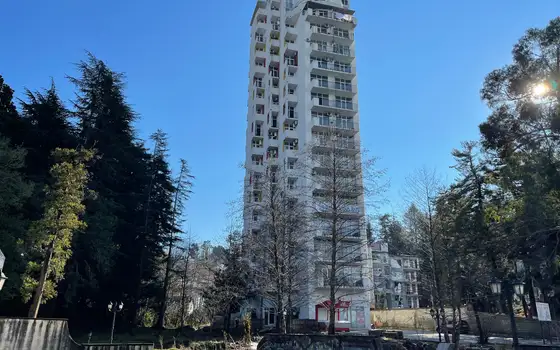 Новый дом в Махинджаури. Квартиры с видом на море и на горы.