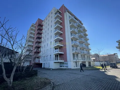 Новый 10 этажный жилой дом на берегу черного море в Кобулети. Квартиры с видом на море и на горы.