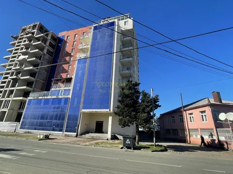 Новый 10 этажный жилой дом на берегу черного море в Кобулети. Квартиры с видом на море и на горы.