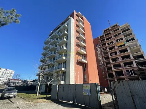 Новый 10 этажный жилой дом на берегу черного море в Кобулети. Квартиры с видом на море и на горы.