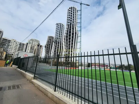 Новый жилой дом гостиничного типа в столице Грузии в Тбилиси. Апартаменты в центре города