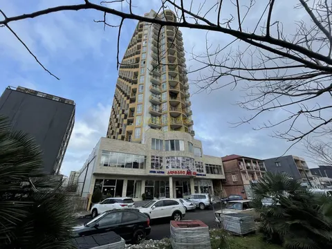 Новый 17 этажный жилой дом на ул Багратиони. Квартиры в городе с видом на горы.
