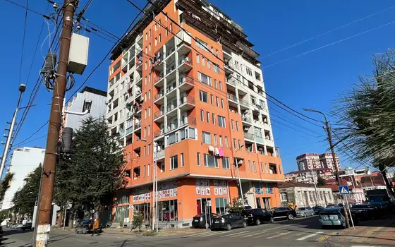 Завершенный жилой дом в городе Батуми. Квартиры с видом на горы.