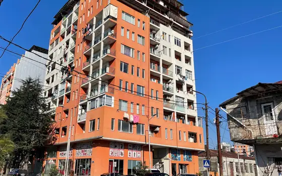 Завершенный жилой дом в городе Батуми. Квартиры с видом на горы.