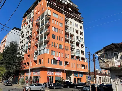 Завершенный жилой дом в городе Батуми. Квартиры с видом на горы.