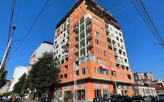 Завершенный жилой дом в городе Батуми. Квартиры с видом на горы.