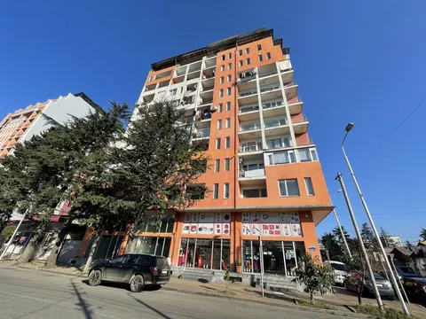 Завершенный жилой дом в городе Батуми. Квартиры с видом на горы.