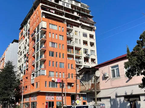 Завершенный жилой дом в городе Батуми. Квартиры с видом на горы.