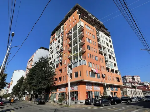 Завершенный жилой дом в городе Батуми. Квартиры с видом на горы.