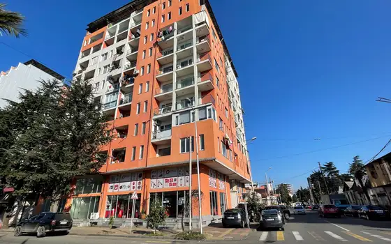 Завершенный жилой дом в городе Батуми. Квартиры с видом на горы.