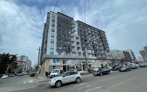 Новый дом на улице Леонидзе. Квартиры в новом доме с видом на горы.