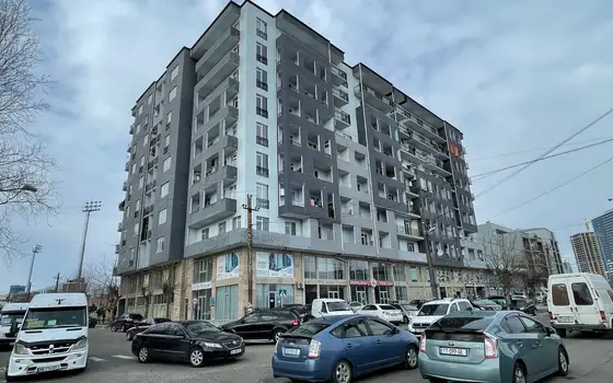 Новый дом на улице Леонидзе. Квартиры в новом доме с видом на горы.