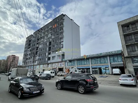 Новый дом на улице Леонидзе. Квартиры в новом доме с видом на горы.