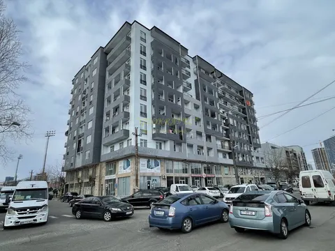 Новый дом на улице Леонидзе. Квартиры в новом доме с видом на горы.