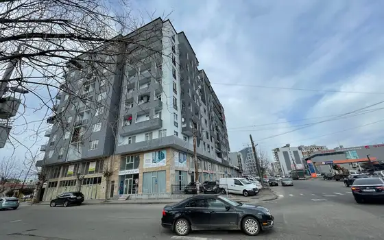 Новый дом на улице Леонидзе. Квартиры в новом доме с видом на горы.