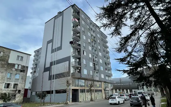 Новый дом на улице Леонидзе. Квартиры в новом доме с видом на горы.