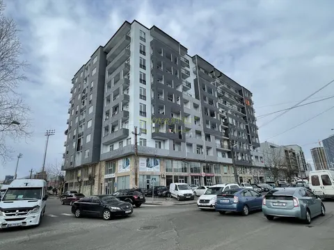 Новый дом на улице Леонидзе. Квартиры в новом доме с видом на горы.