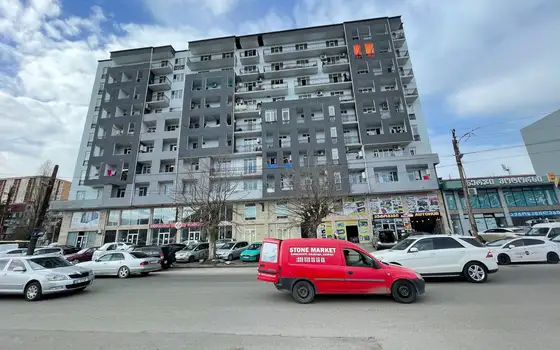 Новый дом на улице Леонидзе. Квартиры в новом доме с видом на горы.