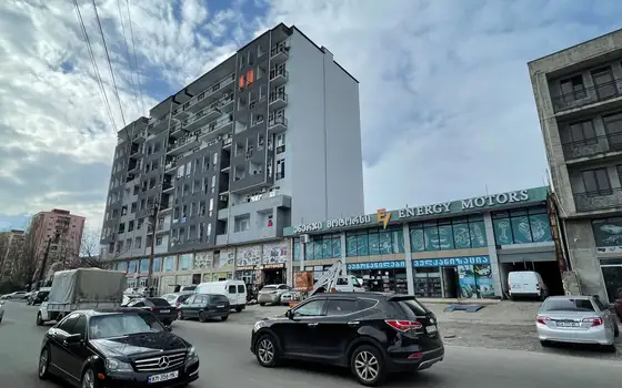 Новый дом на улице Леонидзе. Квартиры в новом доме с видом на горы.