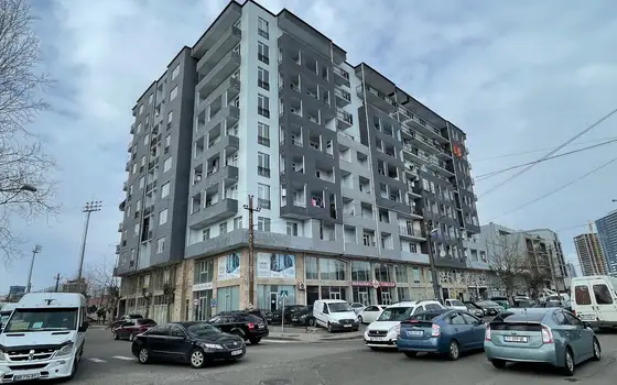 Новый дом на улице Леонидзе. Квартиры в новом доме с видом на горы.