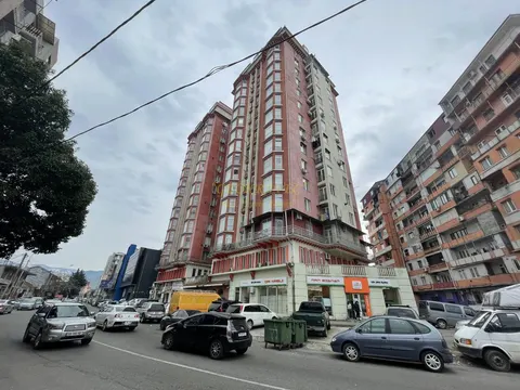 Жилой 17 этажный дом в центре города Батуми на улице Пушкина. Квартиры с видом на море и на горы.