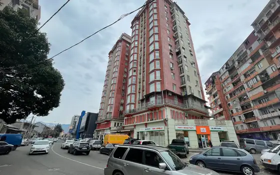Жилой 17 этажный дом в центре города Батуми на улице Пушкина. Квартиры с видом на море и на горы.
