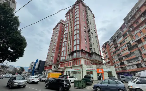Жилой 17 этажный дом в центре города Батуми на улице Пушкина. Квартиры с видом на море и на горы.