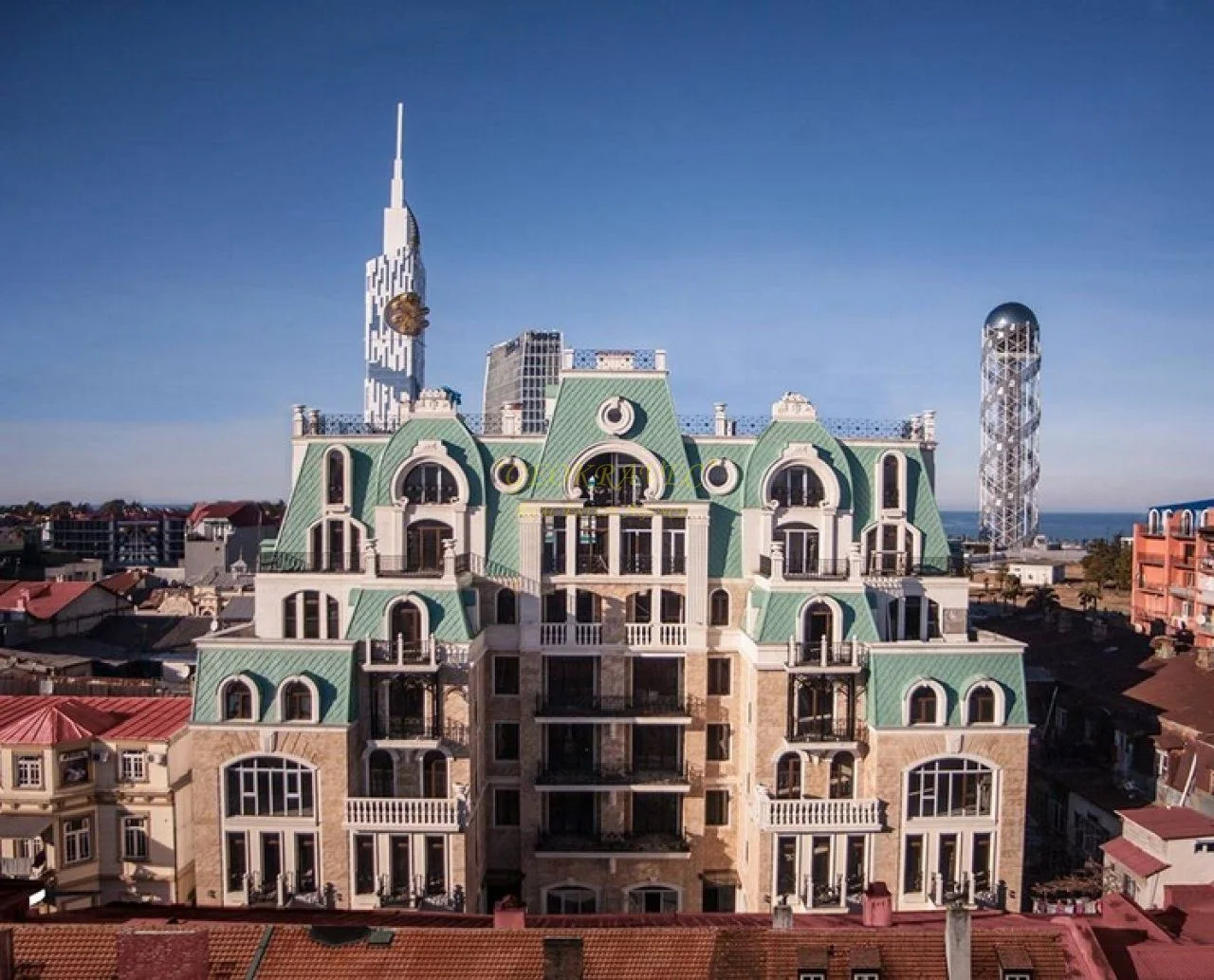 Апартаменты в новом жилом доме ,,Old Batumi" в центре старого Батуми от моря 300 метрах.
