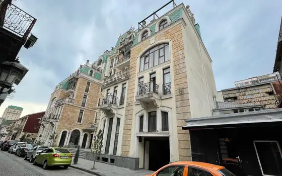 Апартаменты в новом жилом доме ,,Old Batumi" в центре старого Батуми от моря 300 метрах.