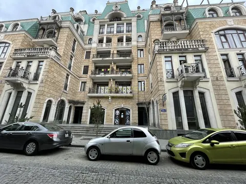 Апартаменты в новом жилом доме ,,Old Batumi" в центре старого Батуми от моря 300 метрах.