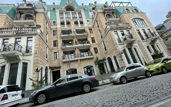 Апартаменты в новом жилом доме ,,Old Batumi" в центре старого Батуми от моря 300 метрах.