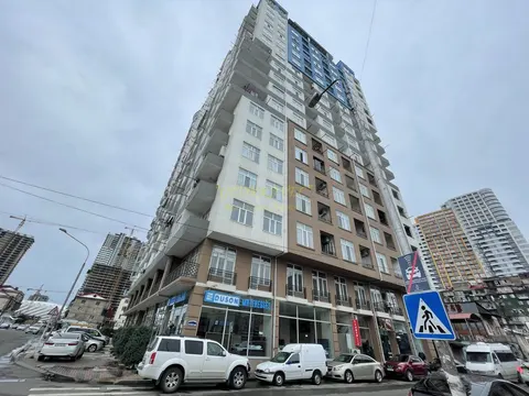 Новый завершенный дом на ул. Пушкина угол Джавахишвили. Квартиры с видом на море и на горы.