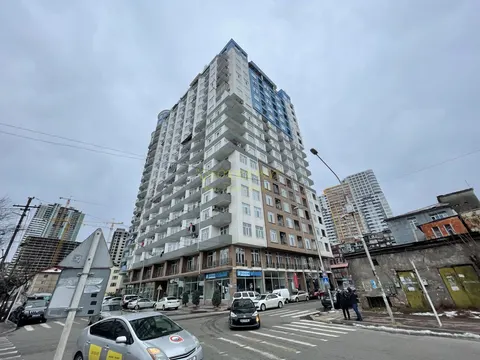 Новый завершенный дом на ул. Пушкина угол Джавахишвили. Квартиры с видом на море и на горы.