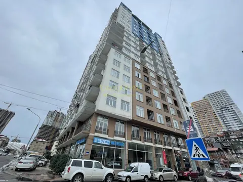 Новый завершенный дом на ул. Пушкина угол Джавахишвили. Квартиры с видом на море и на горы.