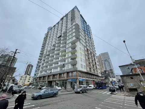 Новый завершенный дом на ул. Пушкина угол Джавахишвили. Квартиры с видом на море и на горы.