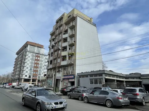 Новый жилой дом на улице Леонидзе. Квартиры с видом на горы и на город.