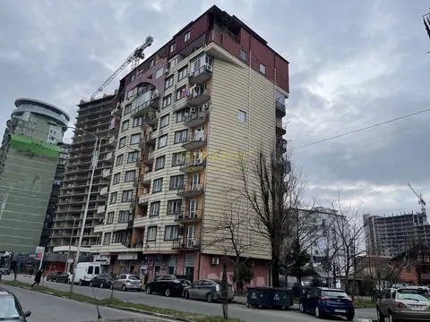 Новый 10 этажный жилой дом на улице Кобаладзе у моря.