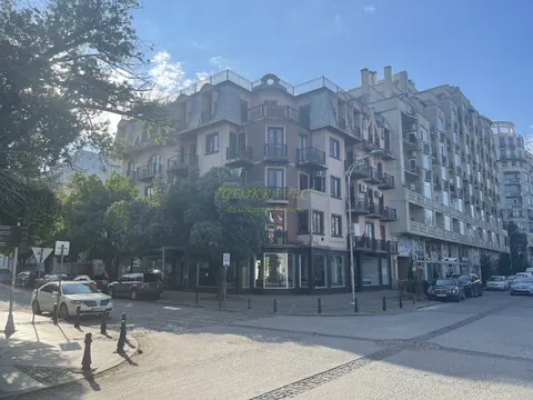 Жилой дом в центре города у кафедрального собора на ул. Зубалашвили в Батуми.