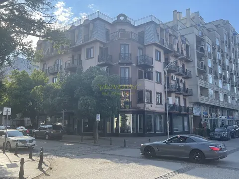 Жилой дом в центре города у кафедрального собора на ул. Зубалашвили в Батуми.