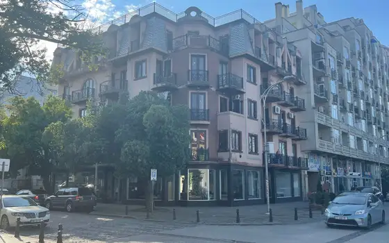 Жилой дом в центре города у кафедрального собора на ул. Зубалашвили в Батуми.