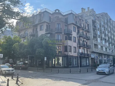Жилой дом в центре города у кафедрального собора на ул. Зубалашвили в Батуми.