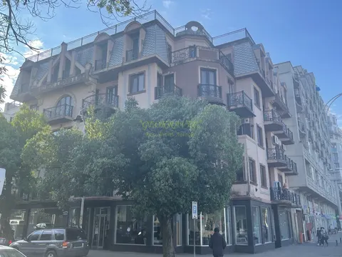 Жилой дом в центре города у кафедрального собора на ул. Зубалашвили в Батуми.