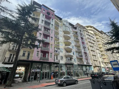 Новый 12 этажный завершенный дом на улице Горгасали в центре города.