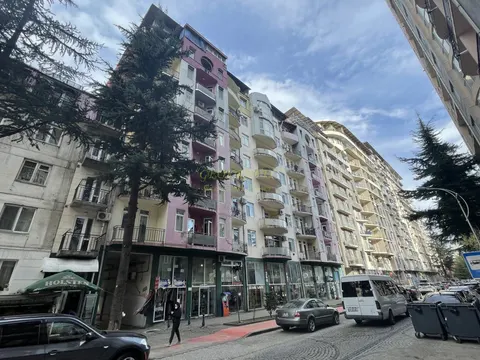 Новый 12 этажный завершенный дом на улице Горгасали в центре города.