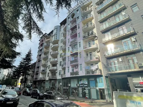 Новый 12 этажный завершенный дом на улице Горгасали в центре города.