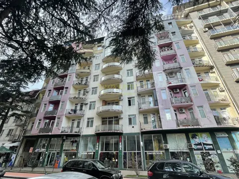 Новый 12 этажный завершенный дом на улице Горгасали в центре города.