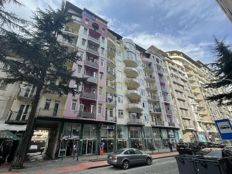 Новый 12 этажный завершенный дом на улице Горгасали в центре города.
